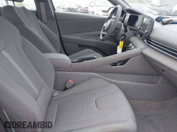 2025 Hyundai Elantra SE with VIN KMHLL4DG0SU025927, listed as a IAAI auction lot 42920176 with 373 mi miles and . Bid and sale history available at DreamBid. Image 5.