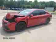 2021 Toyota Camry SE z VIN 4T1S11AK7MU450170, wystawiony jako Copart lot #60863555 z przebiegiem 17 898 mil mil oraz Szkoda całkowita • Salvage title. Historia ofert i sprzedaży dostępna na DreamBid. Obrazek 1.