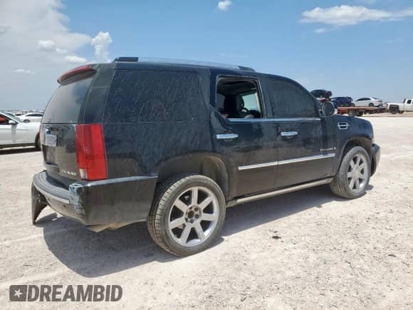 2007 Cadillac Escalade with VIN 1GYFK63817R365733, listed as a Copart auction lot 65604395 with 215,617 mi miles and Salvage title. Bid and sale history available at DreamBid. Image 3.