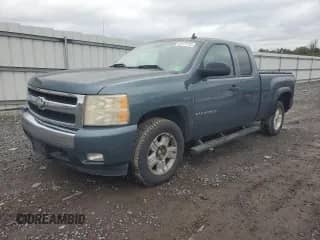 2007 Chevrolet Silverado 1500 1LT z VIN 1GCEK19057Z589657, wystawiony jako Copart lot #82470135 z przebiegiem 176 683 mil mil oraz Czysty tytuł • Clean title. Historia ofert i sprzedaży dostępna na DreamBid. Obrazek 1.