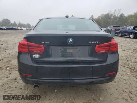2016 BMW 3 Series 320i xDrive z VIN WBA8E5G54GNU21359, wystawiony jako Copart lot #90828525 z przebiegiem 152 230 mil mil oraz Czysty tytuł • Clean title. Historia ofert i sprzedaży dostępna na DreamBid. Obrazek 6.