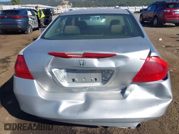 2006 Honda Accord LX z VIN 1HGCM56416A170980, wystawiony jako IAAI lot #43283364 z przebiegiem 198 336 mil mil oraz . Historia ofert i sprzedaży dostępna na DreamBid. Obrazek 6.