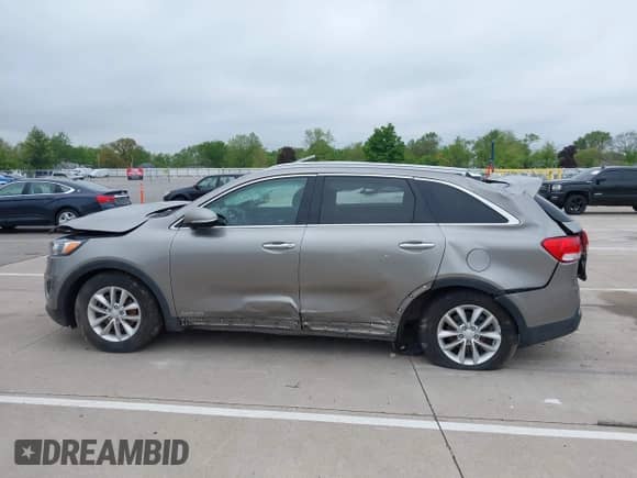 2018 Kia Sorento LX with VIN 5XYPGDA53JG370995, listed as a IAAI auction lot 42252504 with 101,481 mi miles and . Bid and sale history available at DreamBid. Image 14.
