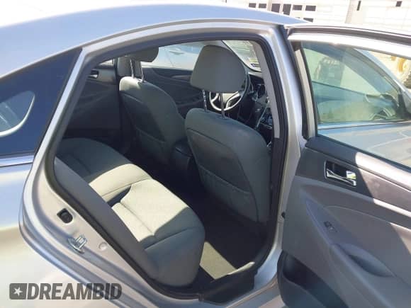 2014 Hyundai Sonata z VIN KMHEC4A40EA117354, wystawiony jako IAAI lot #42548390 z przebiegiem 179 866 mil mil oraz . Historia ofert i sprzedaży dostępna na DreamBid. Obrazek 8.