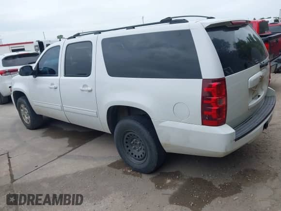 2011 Chevrolet Suburban LS с VIN 1GNSCHE02BR385445, выставлен на аукционе IAAI как лот 42659783 с пробегом 234 583 миль миль и . История ставок и продаж доступна на DreamBid. Изображение 3.