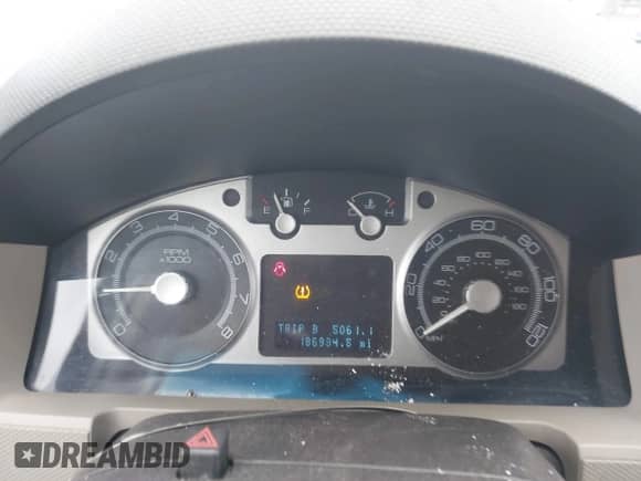 2008 Mercury Mariner Premier with VIN 4M2CU97178KJ44773, listed as a IAAI auction lot 43028644 with 186,934 mi miles and . Bid and sale history available at DreamBid. Image 7.