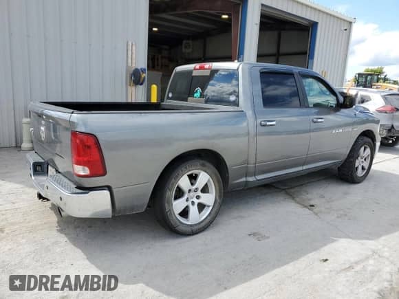 2011 Ram 1500 SLT z VIN 1D7RB1CT0BS569182, wystawiony jako Copart lot #69808475 z przebiegiem 232 257 mil mil oraz Szkoda całkowita • Salvage title. Historia ofert i sprzedaży dostępna na DreamBid. Obrazek 3.