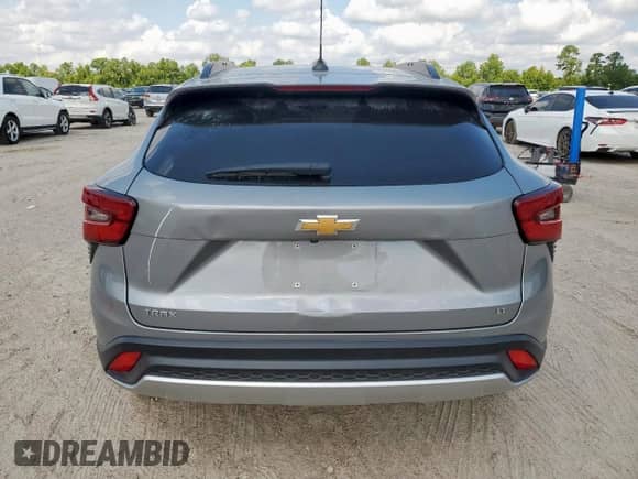 2024 Chevrolet Trax LT z VIN KL77LHE2XRC070323, wystawiony jako Copart lot #68197995 z przebiegiem 50 668 mil mil oraz Szkoda całkowita • Salvage title. Historia ofert i sprzedaży dostępna na DreamBid. Obrazek 6.