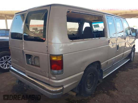 1993 Ford Econoline Cargo с VIN 1FMEE11H7PHB96236, выставлен на аукционе IAAI как лот 42430434 с пробегом 191 996 миль миль и . История ставок и продаж доступна на DreamBid. Изображение 4.