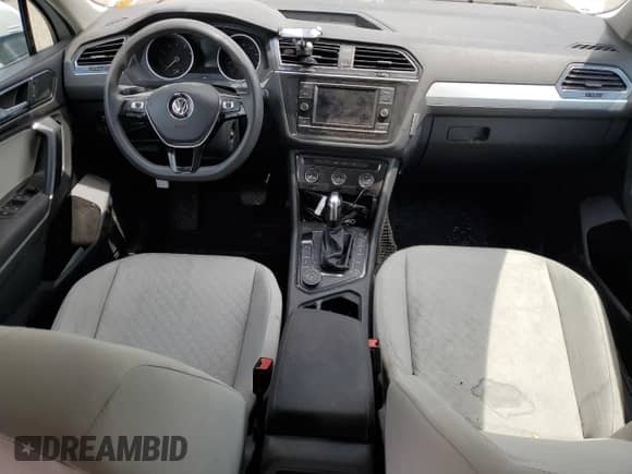 2018 Volkswagen Tiguan S z VIN 3VV0B7AX1JM082044, wystawiony jako Copart lot #66024195 z przebiegiem 223 482 mil mil oraz Szkoda całkowita • Salvage title. Historia ofert i sprzedaży dostępna na DreamBid. Obrazek 8.