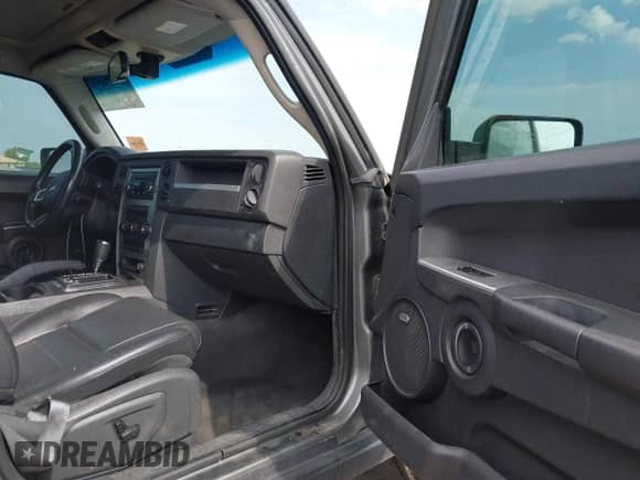 2008 Jeep Commander Sport с VIN 1J8HG48NX8C172027, выставлен на аукционе IAAI как лот 42756337 с пробегом 178 777 миль миль и . История ставок и продаж доступна на DreamBid. Изображение 5.