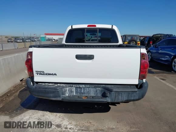 2015 Toyota Tacoma with VIN 5TFTX4CN9FX064299, listed as a IAAI auction lot 43530621 with 104,520 mi miles and . Bid and sale history available at DreamBid. Image 17.