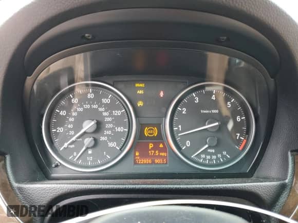 2011 BMW 3 Series 328i с VIN WBAPH7C53BE674203, выставлен на аукционе Copart как лот 83991035 с пробегом 122 936 миль миль и Списание • Salvage title. История ставок и продаж доступна на DreamBid. Изображение 9.