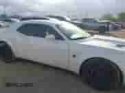 2023 Dodge Challenger R/T Scat Pack z VIN 2C3CDZFJ8PH667690, wystawiony jako IAAI lot #43518262 z przebiegiem 15 592 mil mil oraz . Historia ofert i sprzedaży dostępna na DreamBid. Obrazek 13.