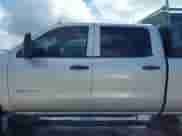 2015 Chevrolet Silverado 2500HD LT z VIN 1GC1KVEG7FF161176, wystawiony jako IAAI lot #42684231 z przebiegiem 242 456 mil mil oraz . Historia ofert i sprzedaży dostępna na DreamBid. Obrazek 14.