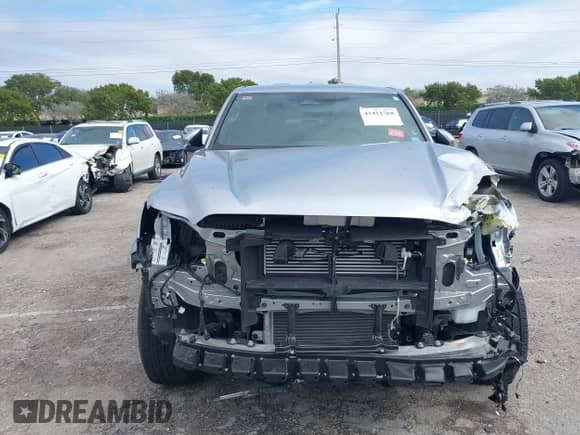 2024 Toyota Tacoma SR5 z VIN 3TMKB5FN0RM013747, wystawiony jako IAAI lot #41411768 z przebiegiem 7 906 mil mil oraz . Historia ofert i sprzedaży dostępna na DreamBid. Obrazek 6.