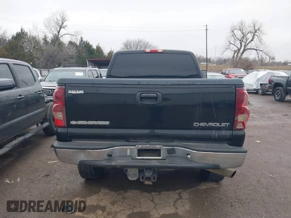 2003 Chevrolet Silverado 2500HD LT z VIN 1GCHK29123E277518, wystawiony jako IAAI lot #41465803 z przebiegiem Nie podano mil oraz . Historia ofert i sprzedaży dostępna na DreamBid. Obrazek 16.