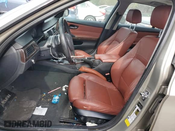 2009 BMW 3 Series 328i с VIN WBAPH77539NM27137, выставлен на аукционе Copart как лот 86623085 с пробегом 151 175 миль миль и Списание • Salvage title. История ставок и продаж доступна на DreamBid. Изображение 7.