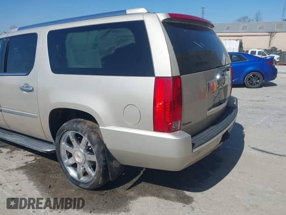 2013 Cadillac Escalade ESV Luxury с VIN 1GYS4HEF9DR227157, выставлен на аукционе IAAI как лот 41972793 с пробегом 114 314 миль миль и . История ставок и продаж доступна на DreamBid. Изображение 3.