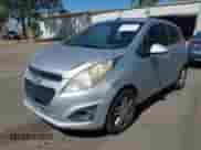 2013 Chevrolet Spark LT z VIN KL8CD6S94DC601635, wystawiony jako IAAI lot #42702116 z przebiegiem 142 353 mil mil oraz . Historia ofert i sprzedaży dostępna na DreamBid. Obrazek 2.