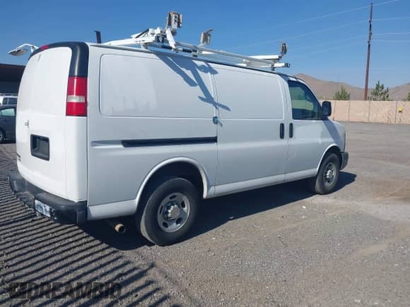 2013 Chevrolet Express Cargo z VIN 1GCWGFCA9D1141338, wystawiony jako IAAI lot #43226135 z przebiegiem 196 290 mil mil oraz . Historia ofert i sprzedaży dostępna na DreamBid. Obrazek 4.