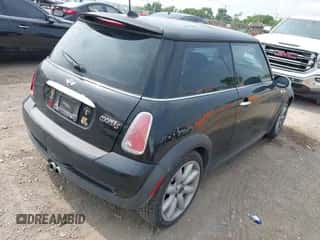 2005 MINI Hardtop S with VIN WMWRE33475TD92196, listed as a IAAI auction lot 42492221 with 145,829 mi miles and . Bid and sale history available at DreamBid. Image 4.