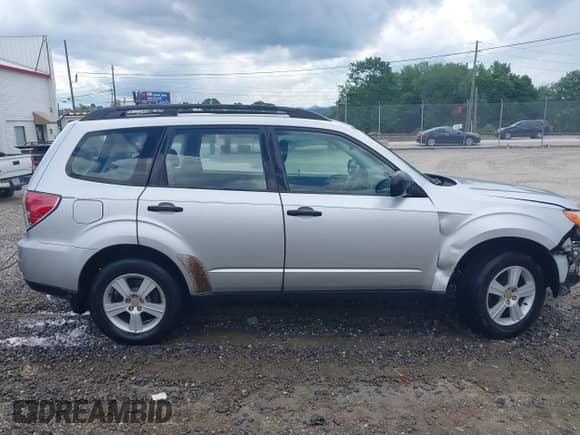 2010 Subaru Forester X с VIN JF2SH6BCXAH799124, выставлен на аукционе IAAI как лот 42698114 с пробегом 151 231 миль миль и . История ставок и продаж доступна на DreamBid. Изображение 13.