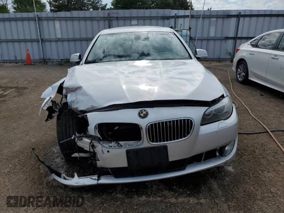 2012 BMW 5 Series 528i xDrive z VIN WBAXH5C54CDW05306, wystawiony jako Copart lot #62988545 z przebiegiem 132 667 mil mil oraz Szkoda całkowita • Salvage title. Historia ofert i sprzedaży dostępna na DreamBid. Obrazek 5.