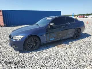 2011 BMW 3 Series 335i xDrive z VIN WBAKF9C58BE619323, wystawiony jako Copart lot #69540375 z przebiegiem 147 991 mil mil oraz Czysty tytuł • Clean title. Historia ofert i sprzedaży dostępna na DreamBid. Obrazek 1.