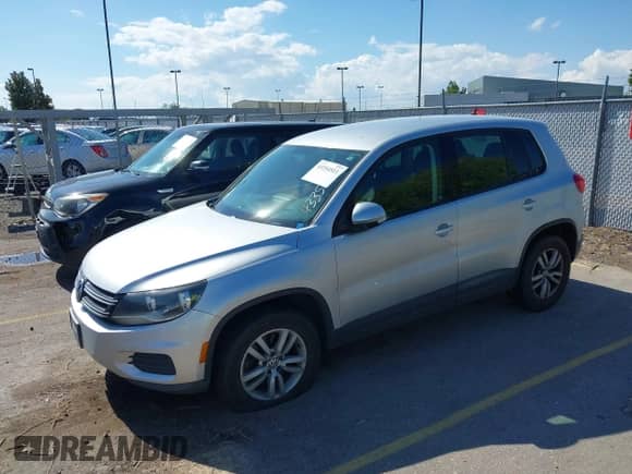 2013 Volkswagen Tiguan S с VIN WVGAV3AX6DW569033, выставлен на аукционе IAAI как лот 43354511 с пробегом 118 681 миль миль и . История ставок и продаж доступна на DreamBid. Изображение 2.
