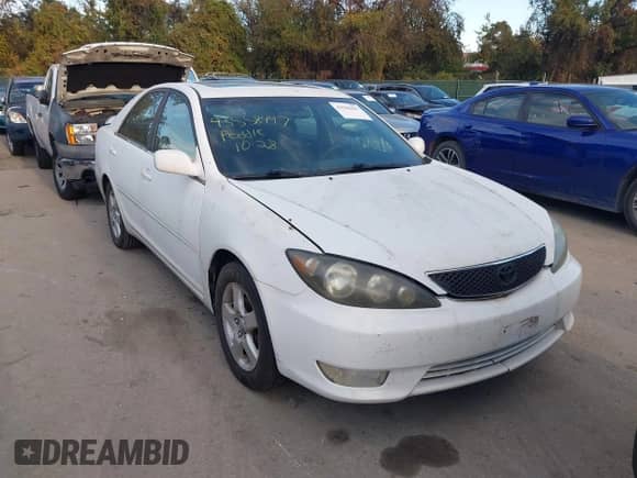 2006 Toyota Camry SE z VIN 4T1BE30K46U710254, wystawiony jako IAAI lot #43558447 z przebiegiem 126 728 mil mil oraz . Historia ofert i sprzedaży dostępna na DreamBid. Obrazek 6.