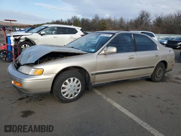 1994 Honda Accord LX z VIN 1HGCD5635RA177586, wystawiony jako Copart lot #85331804 z przebiegiem 113 195 mil mil oraz Szkoda całkowita • Salvage title. Historia ofert i sprzedaży dostępna na DreamBid. Obrazek 1.