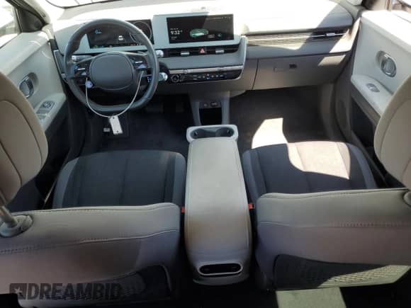 2023 Hyundai Ioniq 5 SE z VIN KM8KM4AE7PU145825, wystawiony jako Copart lot #61481115 z przebiegiem 26 610 mil mil oraz Czysty tytuł • Clean title. Historia ofert i sprzedaży dostępna na DreamBid. Obrazek 8.