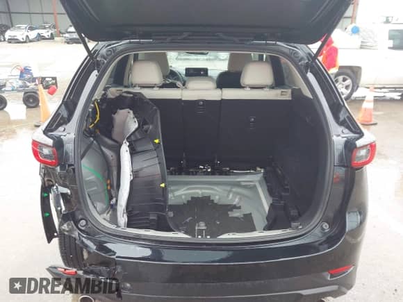 2023 Mazda CX-5 S Carbon Edition z VIN JM3KFBCM3P0126856, wystawiony jako IAAI lot #42020069 z przebiegiem 9 728 mil mil oraz . Historia ofert i sprzedaży dostępna na DreamBid. Obrazek 17.