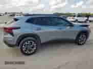2024 Chevrolet Trax LT z VIN KL77LHE2XRC070323, wystawiony jako Copart lot #68197995 z przebiegiem 50 668 mil mil oraz Szkoda całkowita • Salvage title. Historia ofert i sprzedaży dostępna na DreamBid. Obrazek 3.