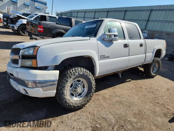 2003 Chevrolet Silverado 2500HD LT z VIN 1GCHK23113F145501, wystawiony jako Copart lot #70330285 z przebiegiem 193 103 mil mil oraz Szkoda całkowita • Salvage title. Historia ofert i sprzedaży dostępna na DreamBid. Obrazek 1.