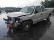 2005 GMC Sierra 1500 SLT z VIN 2GTEK19B551263431, wystawiony jako Copart lot #60635575 z przebiegiem 299 324 mil mil oraz Szkoda całkowita • Salvage title. Historia ofert i sprzedaży dostępna na DreamBid. Obrazek 1.