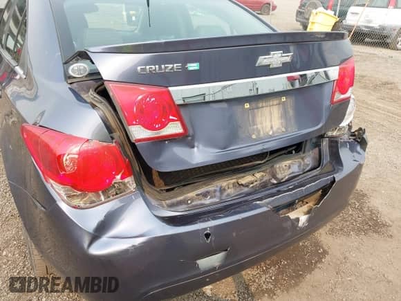 2014 Chevrolet Cruze Diesel with VIN 1G1P75SZ9E7100432, listed as a IAAI auction lot 43155912 with 204,206 mi miles and . Bid and sale history available at DreamBid. Image 6.