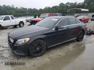 2015 Mercedes-Benz C 300 z VIN 55SWF4JB3FU043708, wystawiony jako Copart lot #67317805 z przebiegiem 129 498 mil mil oraz Szkoda całkowita • Salvage title. Historia ofert i sprzedaży dostępna na DreamBid. Obrazek 1.