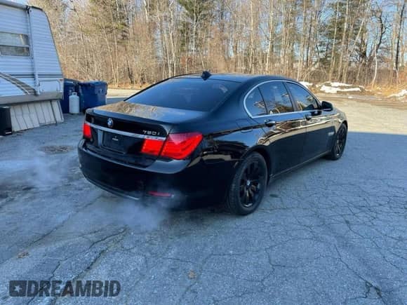 2010 BMW 7 Series 750Li xDrive with VIN WBAKC8C53ACY68139, listed as a Copart auction lot 89672935 with 140,895 mi miles and Clean title. Bid and sale history available at DreamBid. Image 4.