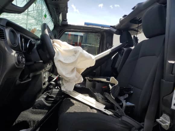 2019 Jeep Wrangler Sport S z VIN 1C4GJXAG4KW569059, wystawiony jako Copart lot #60546945 z przebiegiem 57 131 mil mil oraz Nie do naprawy • Non repairable. Historia ofert i sprzedaży dostępna na DreamBid. Obrazek 7.