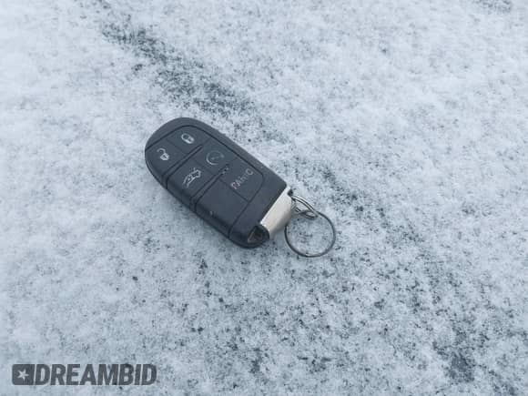 2015 Chrysler 300 S с VIN 2C3CCAGG4FH909090, выставлен на аукционе IAAI как лот 41537926 с пробегом 124 382 миль миль и . История ставок и продаж доступна на DreamBid. Изображение 11.