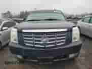 2010 Cadillac Escalade ESV Premium z VIN 1GYUKJEF4AR182436, wystawiony jako Copart lot #49182565 z przebiegiem 200 603 mil mil oraz Czysty tytuł • Clean title. Historia ofert i sprzedaży dostępna na DreamBid. Obrazek 5.