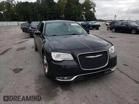 2015 Chrysler 300 Limited с VIN 2C3CCAAG6FH763431, выставлен на аукционе Copart как лот 82339905 с пробегом 172 273 миль миль и Списание • Salvage title. История ставок и продаж доступна на DreamBid. Изображение 13.