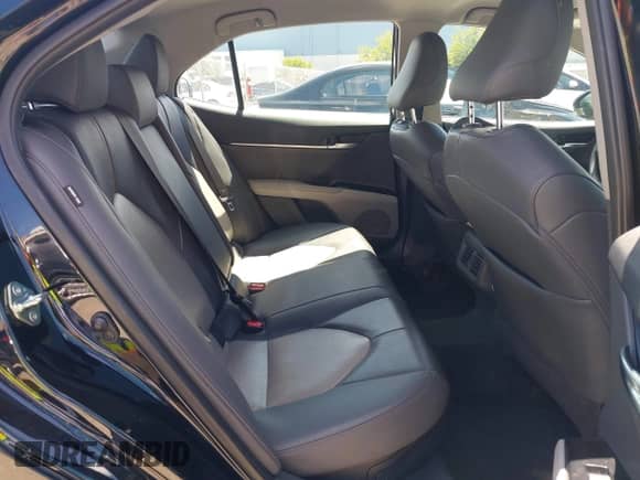 2020 Toyota Camry Hybrid XLE z VIN 4T1F31AK4LU526096, wystawiony jako IAAI lot #42213926 z przebiegiem 102 881 mil mil oraz . Historia ofert i sprzedaży dostępna na DreamBid. Obrazek 8.