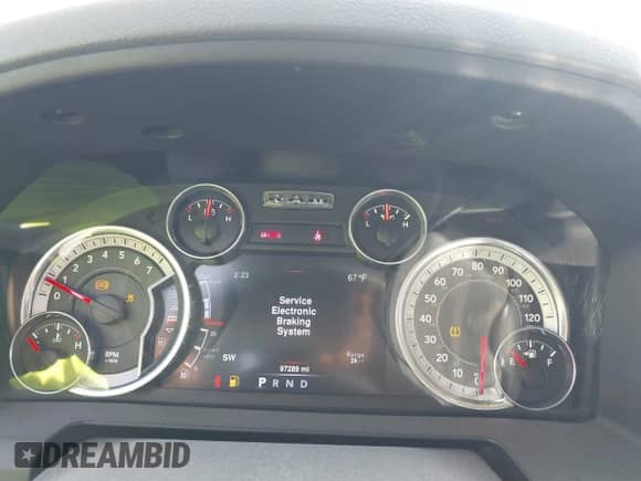 2016 Ram 1500 Outdoorsman z VIN 1C6RR7LG9GS117886, wystawiony jako IAAI lot #41800712 z przebiegiem 97 289 mil mil oraz . Historia ofert i sprzedaży dostępna na DreamBid. Obrazek 7.