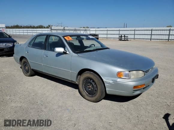 1995 Toyota Camry LE z VIN 4T1GK12E7SU092786, wystawiony jako Copart lot #81152935 z przebiegiem 184 695 mil mil oraz Czysty tytuł • Clean title. Historia ofert i sprzedaży dostępna na DreamBid. Obrazek 4.