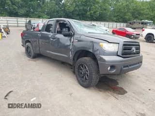 2013 Toyota Tundra z VIN 5TFUW5F11DX308644, wystawiony jako IAAI lot #42901410 z przebiegiem 109 397 mil mil oraz . Historia ofert i sprzedaży dostępna na DreamBid. Obrazek 1.