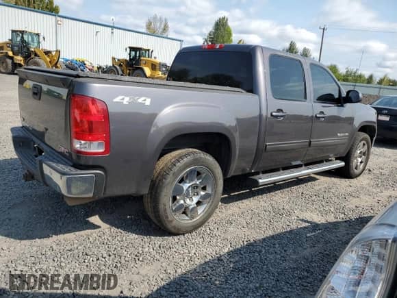 2010 GMC Sierra 1500 SLT z VIN 3GTRKWE2XAG147938, wystawiony jako Copart lot #81413155 z przebiegiem 236 393 mil mil oraz Szkoda całkowita • Salvage title. Historia ofert i sprzedaży dostępna na DreamBid. Obrazek 3.