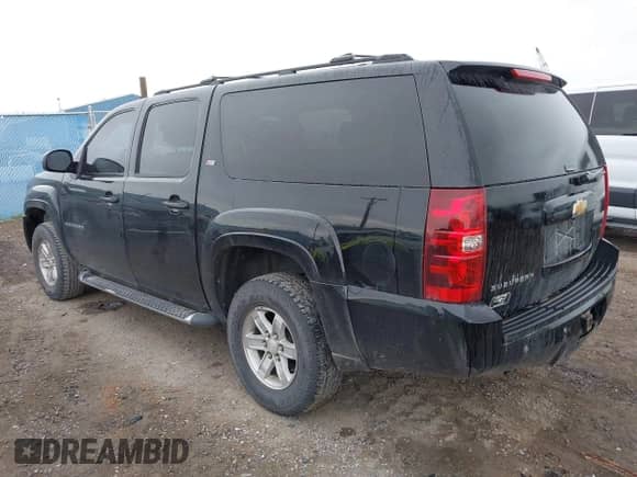 2013 Chevrolet Suburban LT z VIN 1GNSKJE76DR260443, wystawiony jako IAAI lot #42281158 z przebiegiem 214 646 mil mil oraz . Historia ofert i sprzedaży dostępna na DreamBid. Obrazek 3.